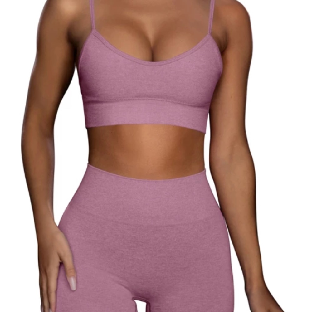 NWT 2 piece Yoga Set - Seamless Shorts & Bra Size Small